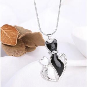 Momine Black And White Cat  Pendant Necklace Necklace
